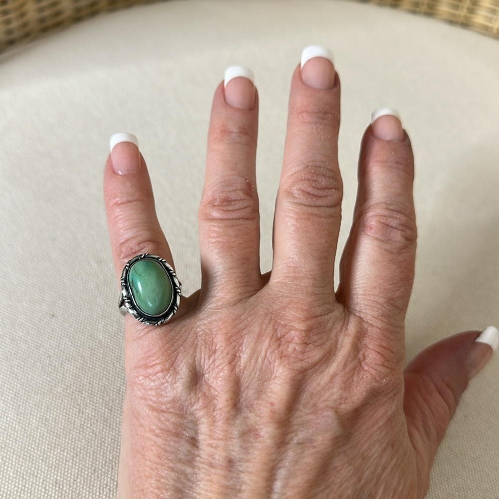 Beautiful Vintage Sterling Silver & Turquoise Cabochon Ring Size 6